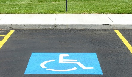 Schwerbehinderter darf nicht außerhalb der gekennzeichneten Parkflächen parken