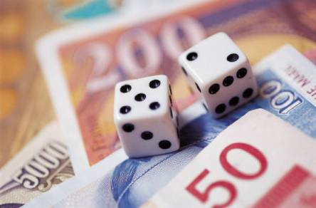 Poker ist kein Glücksspiel - Gewinne eines Pokerspielers sind einkommensteuerpflichtig